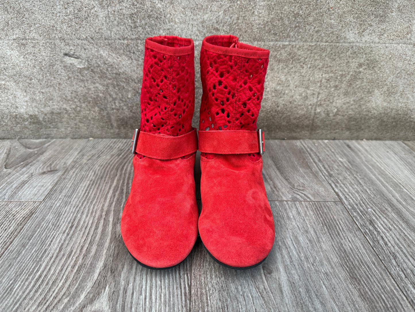 Leo Dance Lace Bootie Red